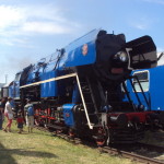 477.013 "Papagáj" na čele mimoriadneho vlaku po bratislavských spojkách